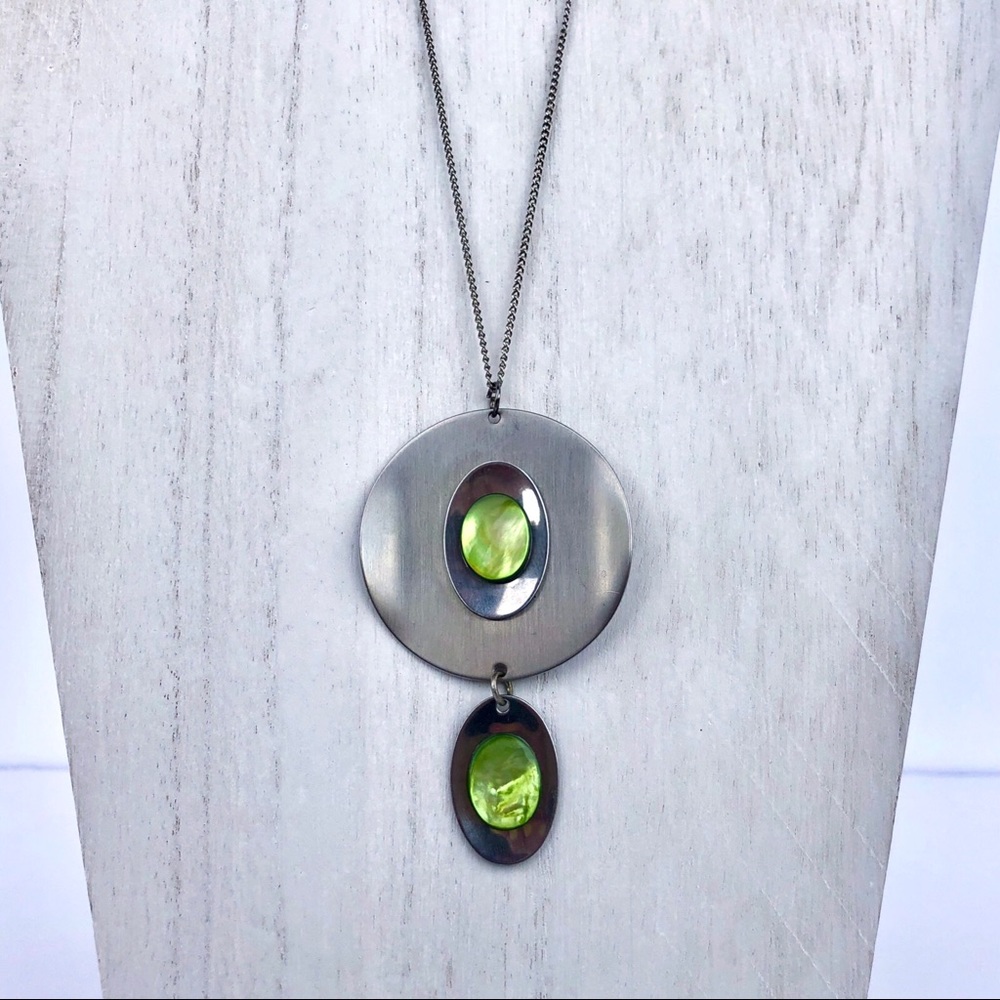 Green Shell & Silver Metal Artsy Necklace - Picture 5 of 10